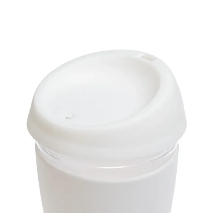 Vienna Coffee Cup / Silicone Lid  - Lid on Cup