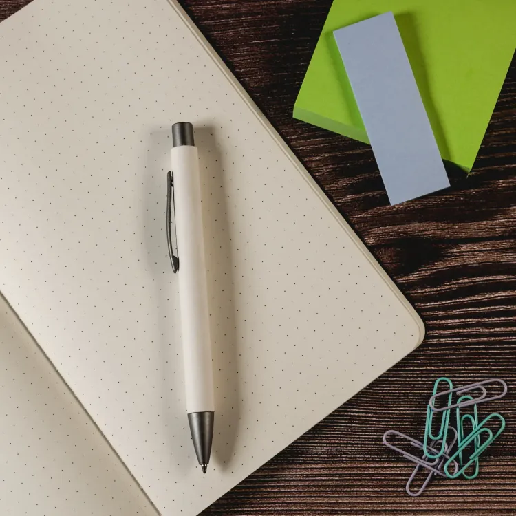 Aspen Paper Pen - Lifestyle White