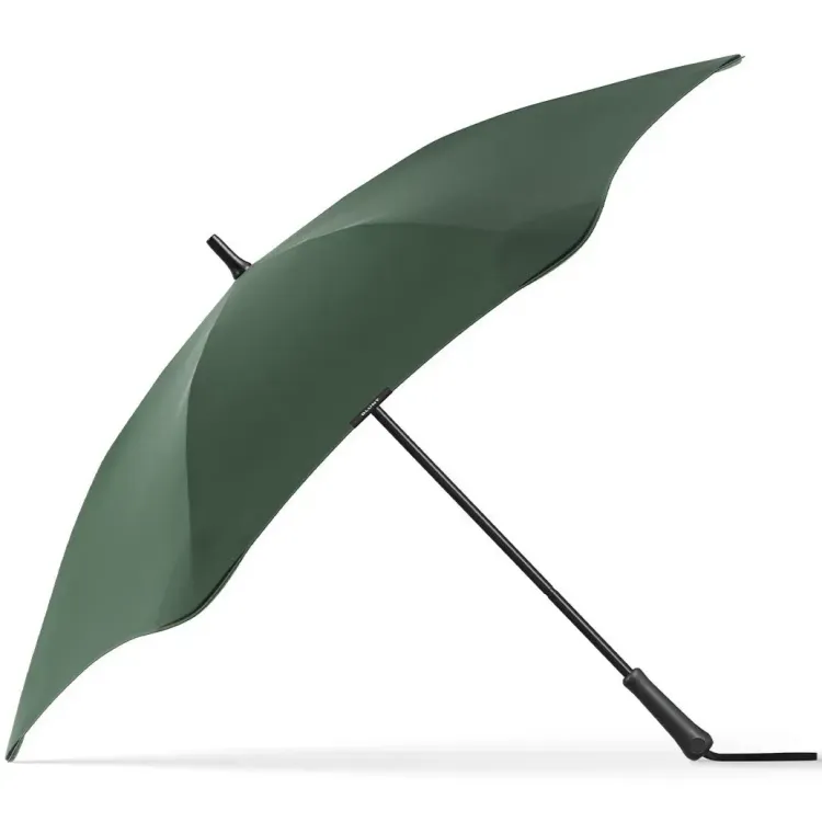 Side view of BLUNT Classic umbrella in forest green with black handle