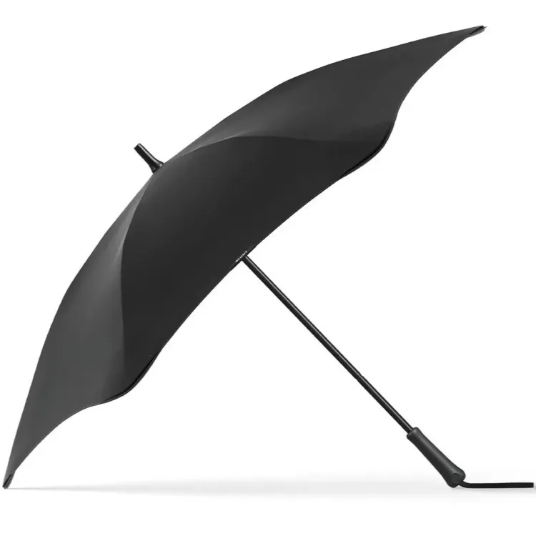 Side view of BLUNT Classic umbrella in ink black with black handle