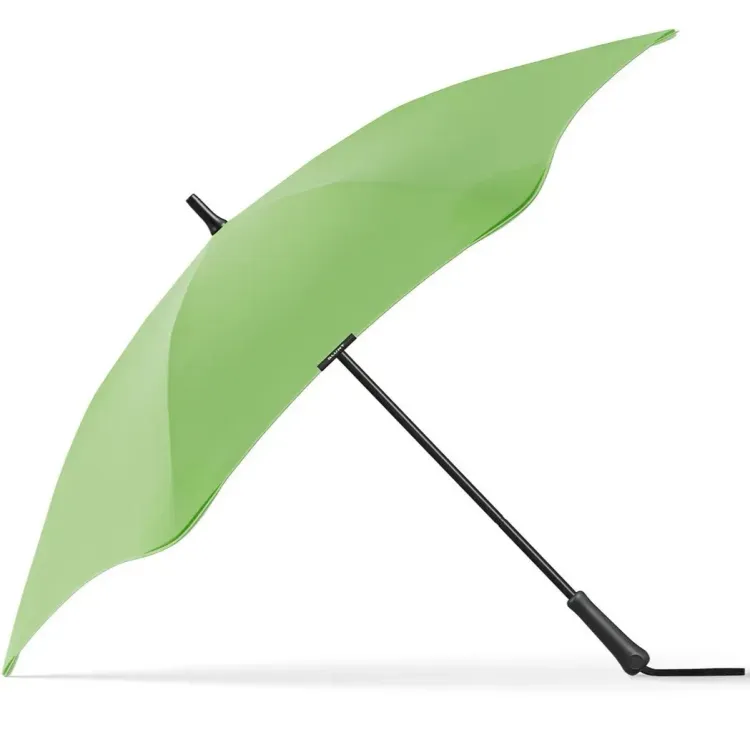 Side view of BLUNT Classic umbrella in meadow green with black handle